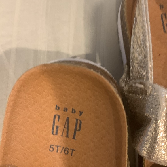 New Gap Sandals sz 5-6T - Picture 4 of 6